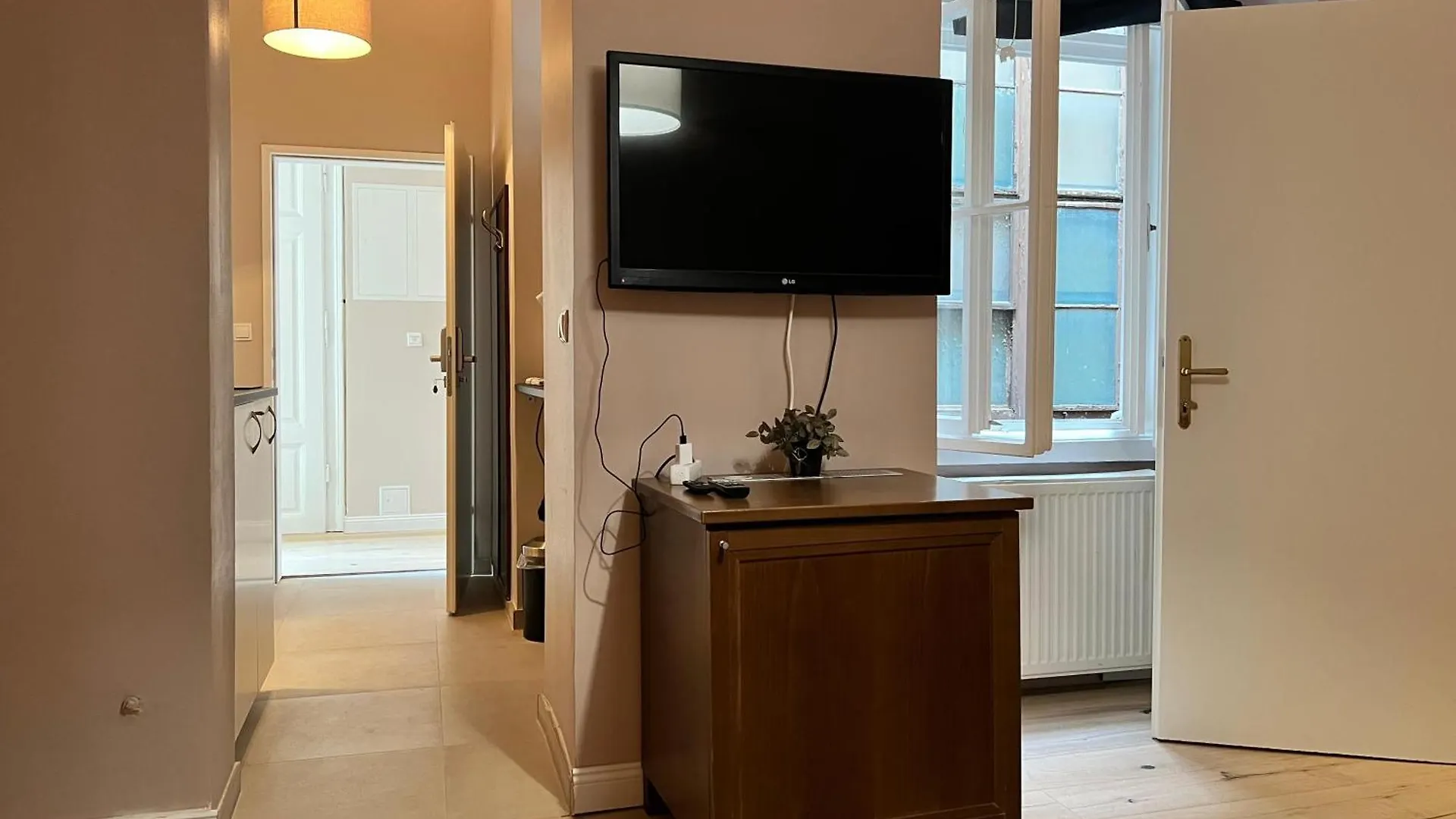 Appartamento 1 Aprt & 5 Stylish Hotel Rooms, Comfort & Convenience Combined Vienna Austria