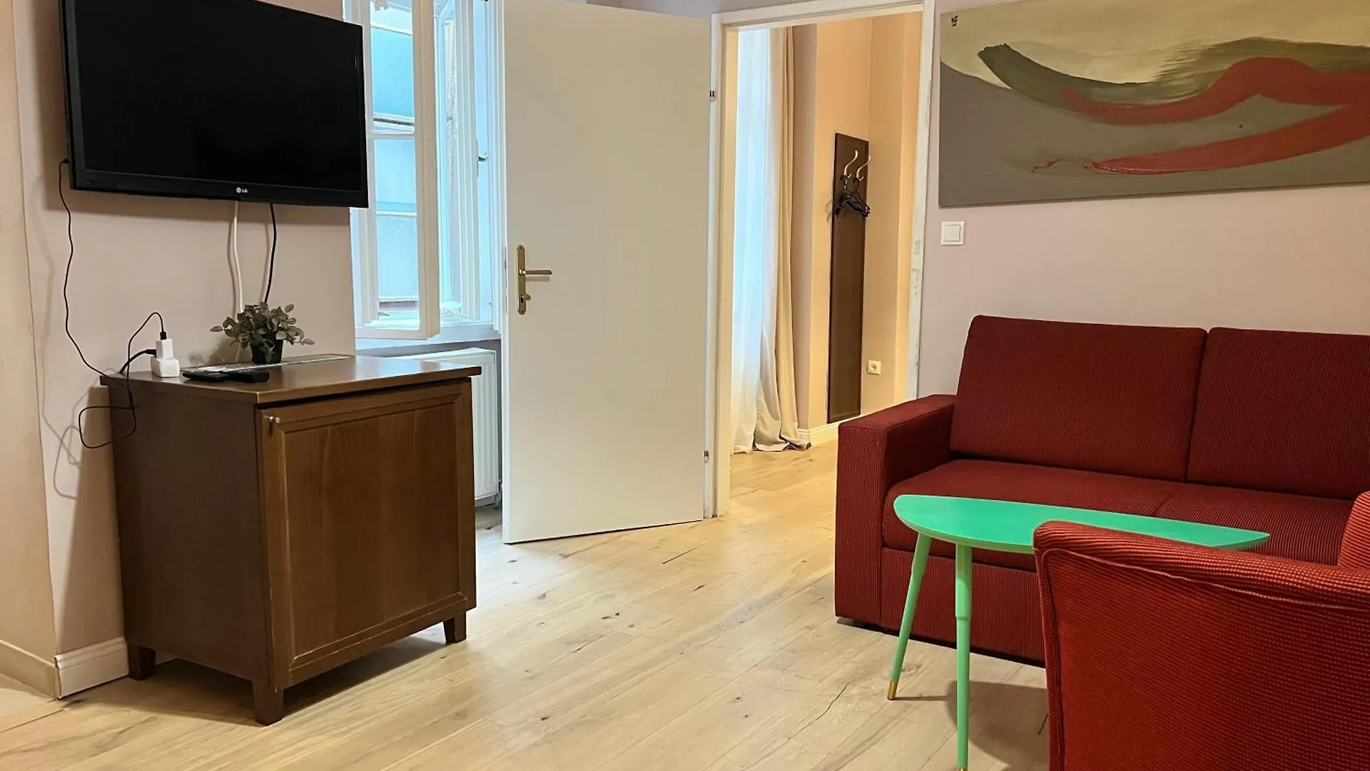 1 Aprt & 5 Stylish Hotel Rooms, Comfort & Convenience Combined Vienna Austria
