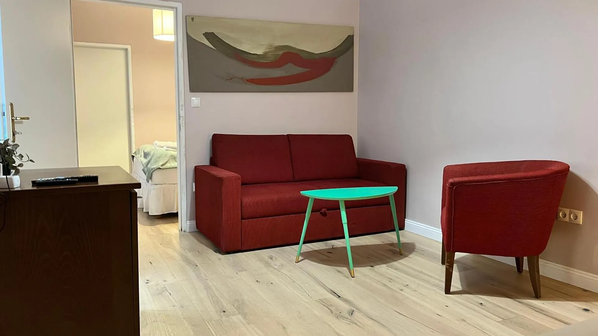 1 Aprt & 5 Stylish Hotel Rooms, Comfort & Convenience Combined Vienna