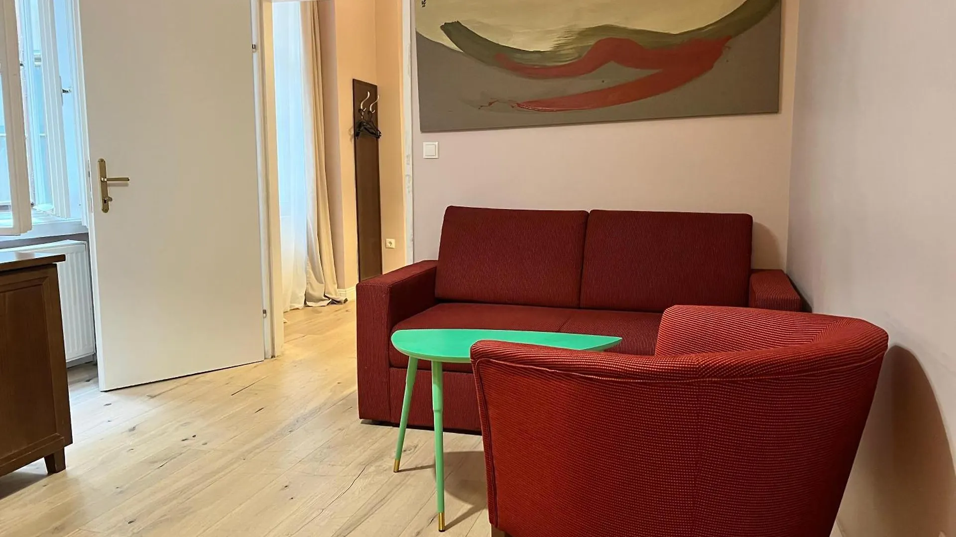 1 Aprt & 5 Stylish Hotel Rooms, Comfort & Convenience Combined Vienna