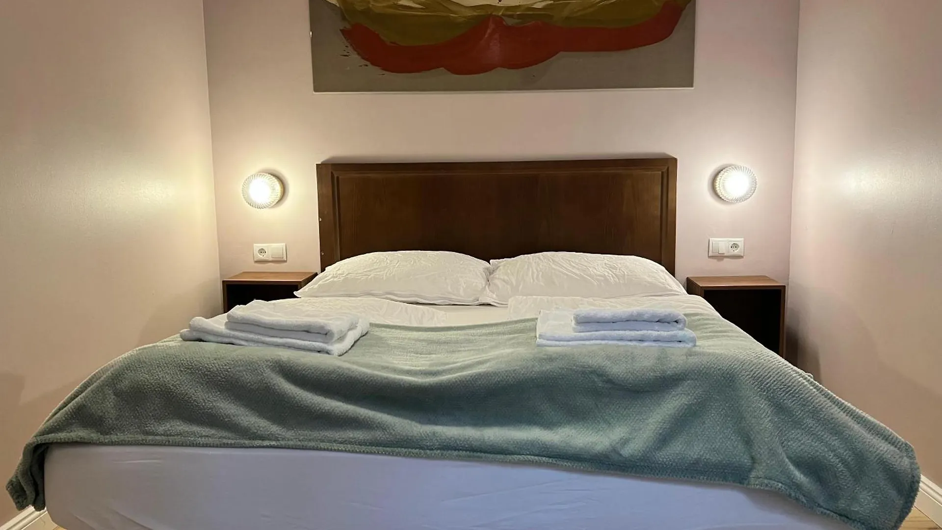 1 Aprt & 5 Stylish Hotel Rooms, Comfort & Convenience Combined Vienna
