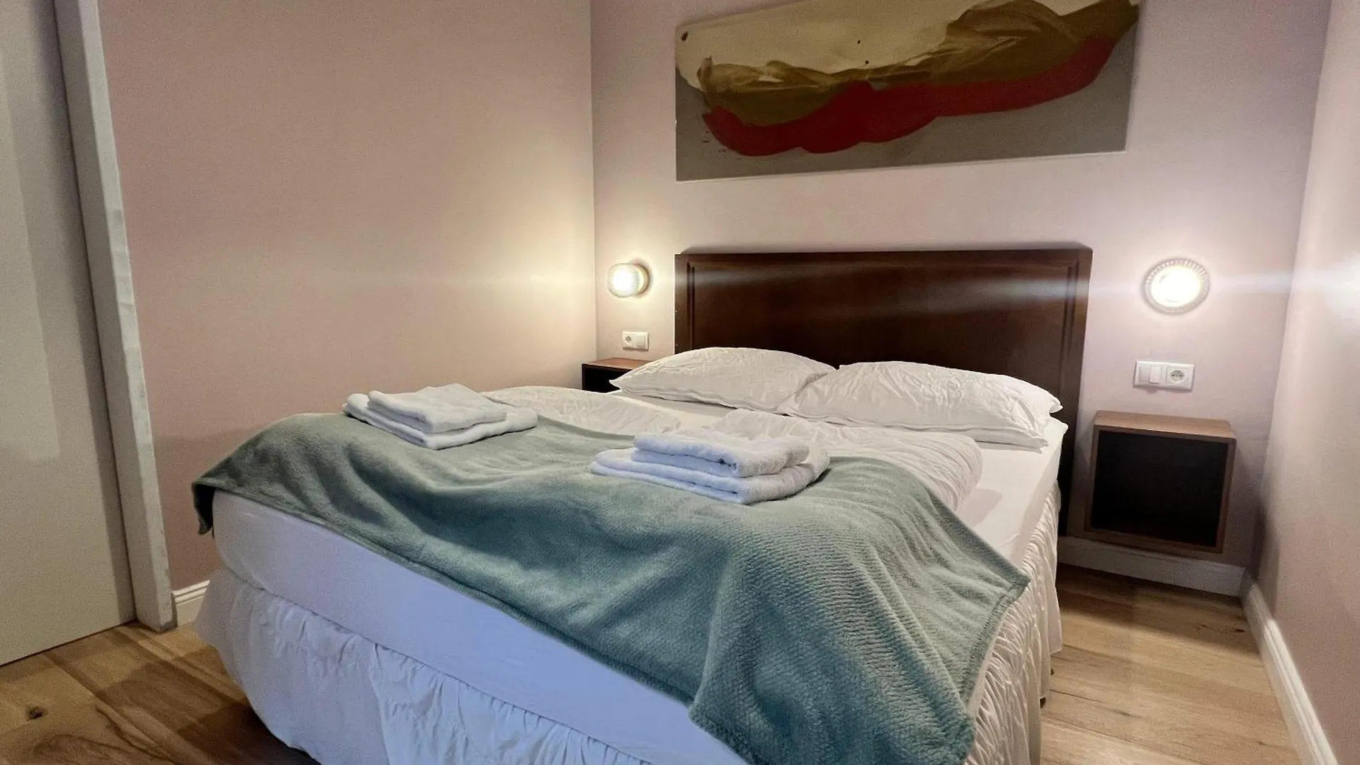 Appartamento 1 Aprt & 5 Stylish Hotel Rooms, Comfort & Convenience Combined Vienna
