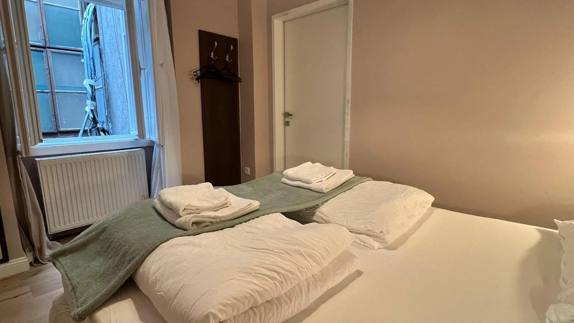 1 Aprt & 5 Stylish Hotel Rooms, Comfort & Convenience Combined Vienna 0*,  Austria