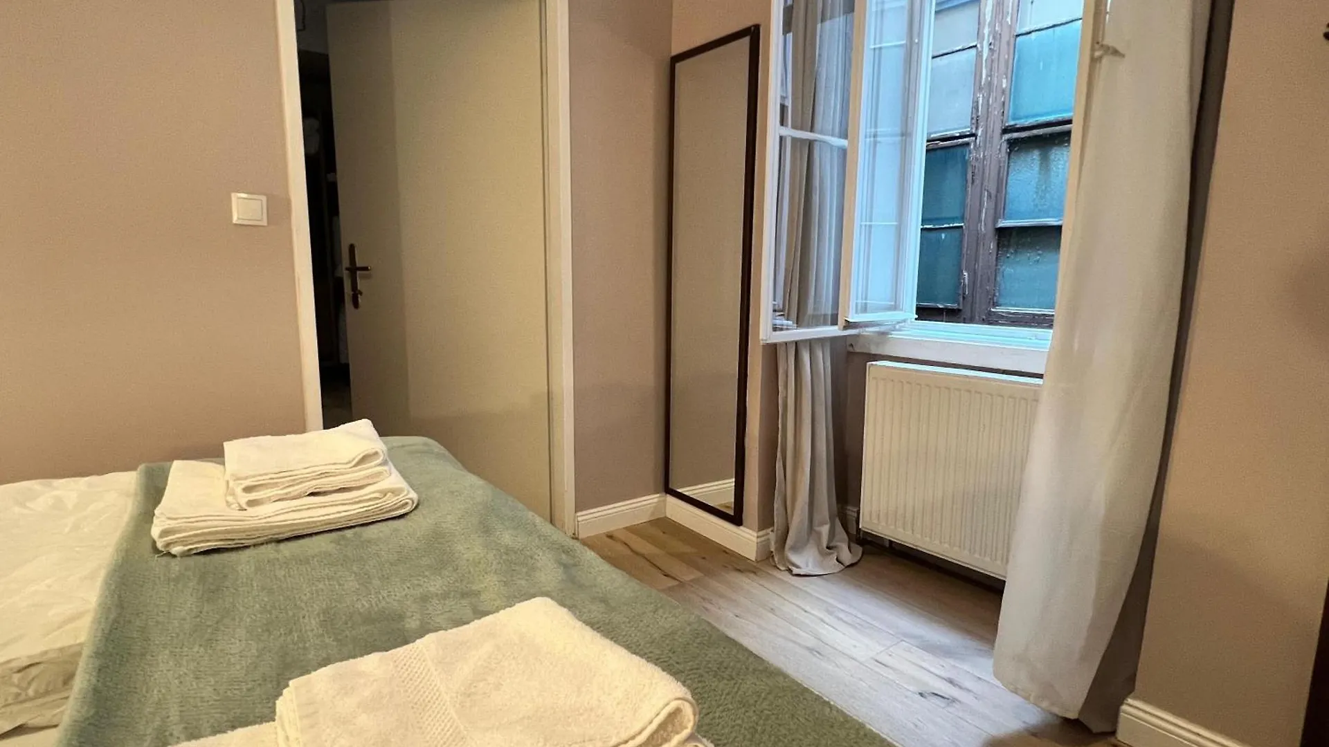 公寓 1 Aprt & 5 Stylish Hotel Rooms, Comfort & Convenience Combined 维也纳